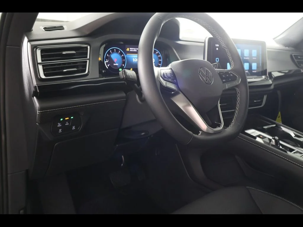New 2026 Black Volkswagen 2.0T SE w/Technology image 18