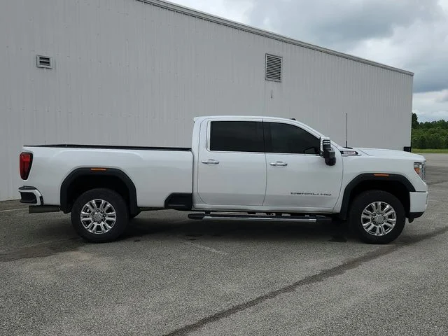 Used 2022 White GMC Denali image 26