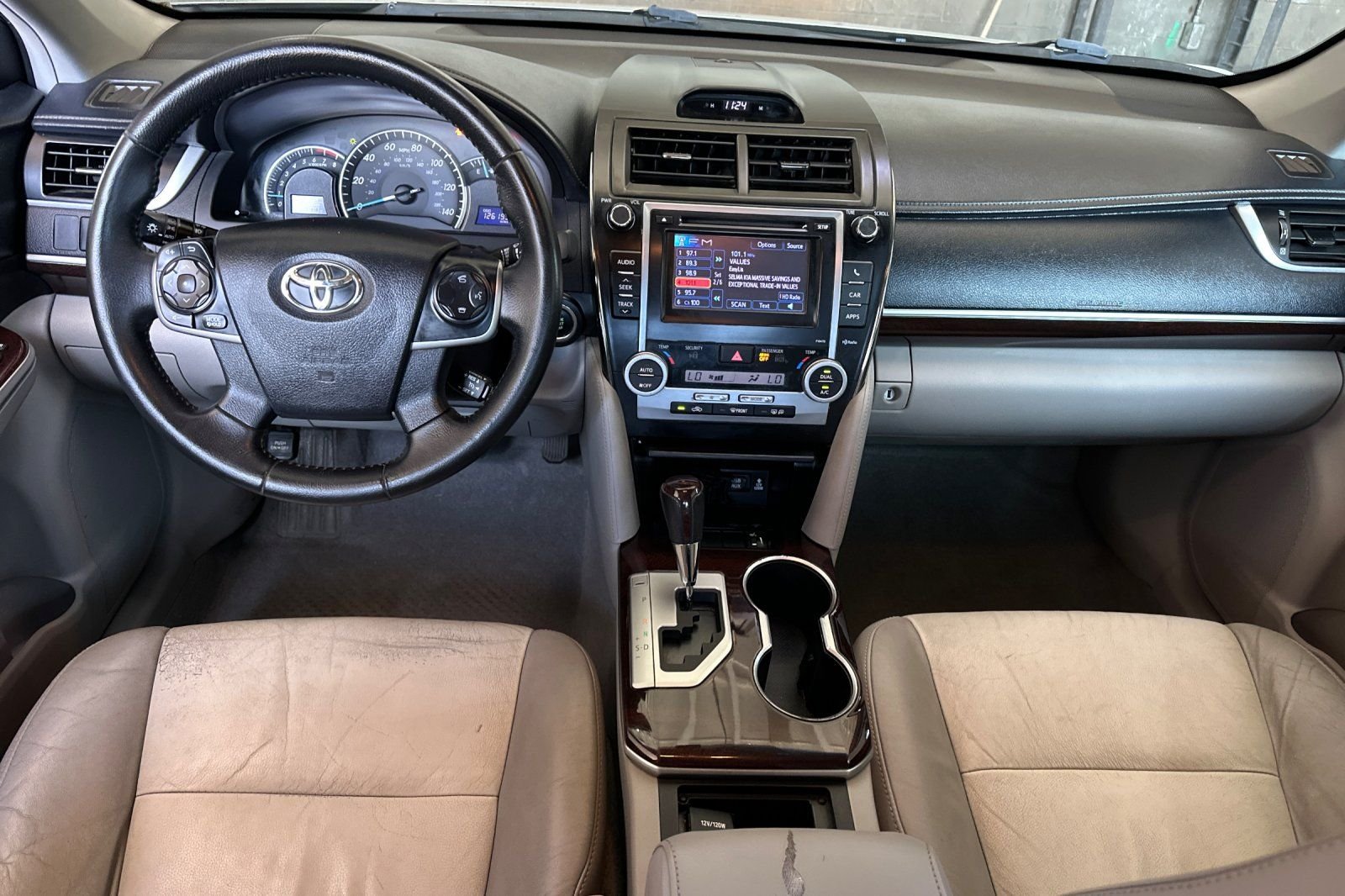 Used 2014 Silver Toyota XLE image 14