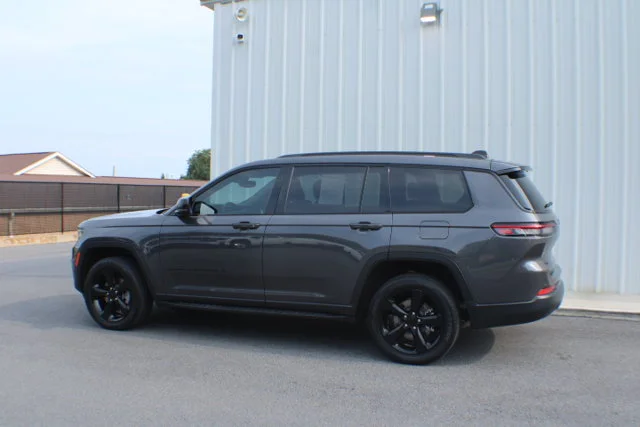 Used 2024 Baltic Gray Metallic Clearcoat Jeep Altitude X image 3