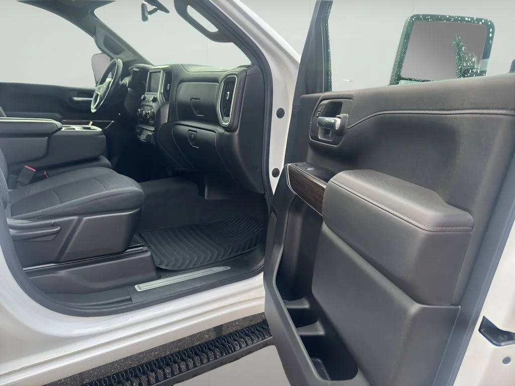 Used 2020 Summit White Chevrolet LT image 15