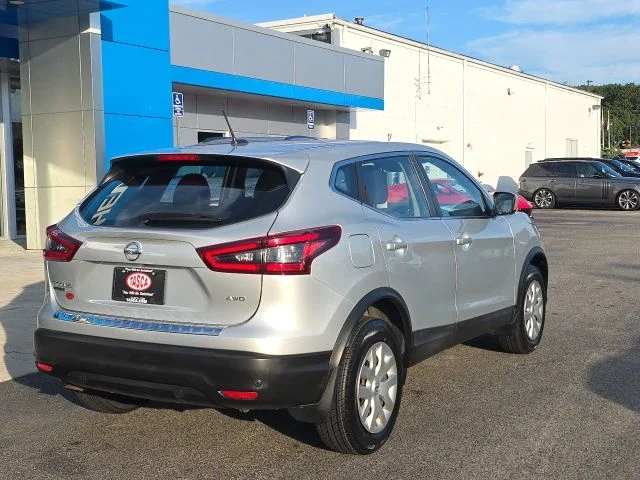 Used 2020 Silver Nissan S image 7