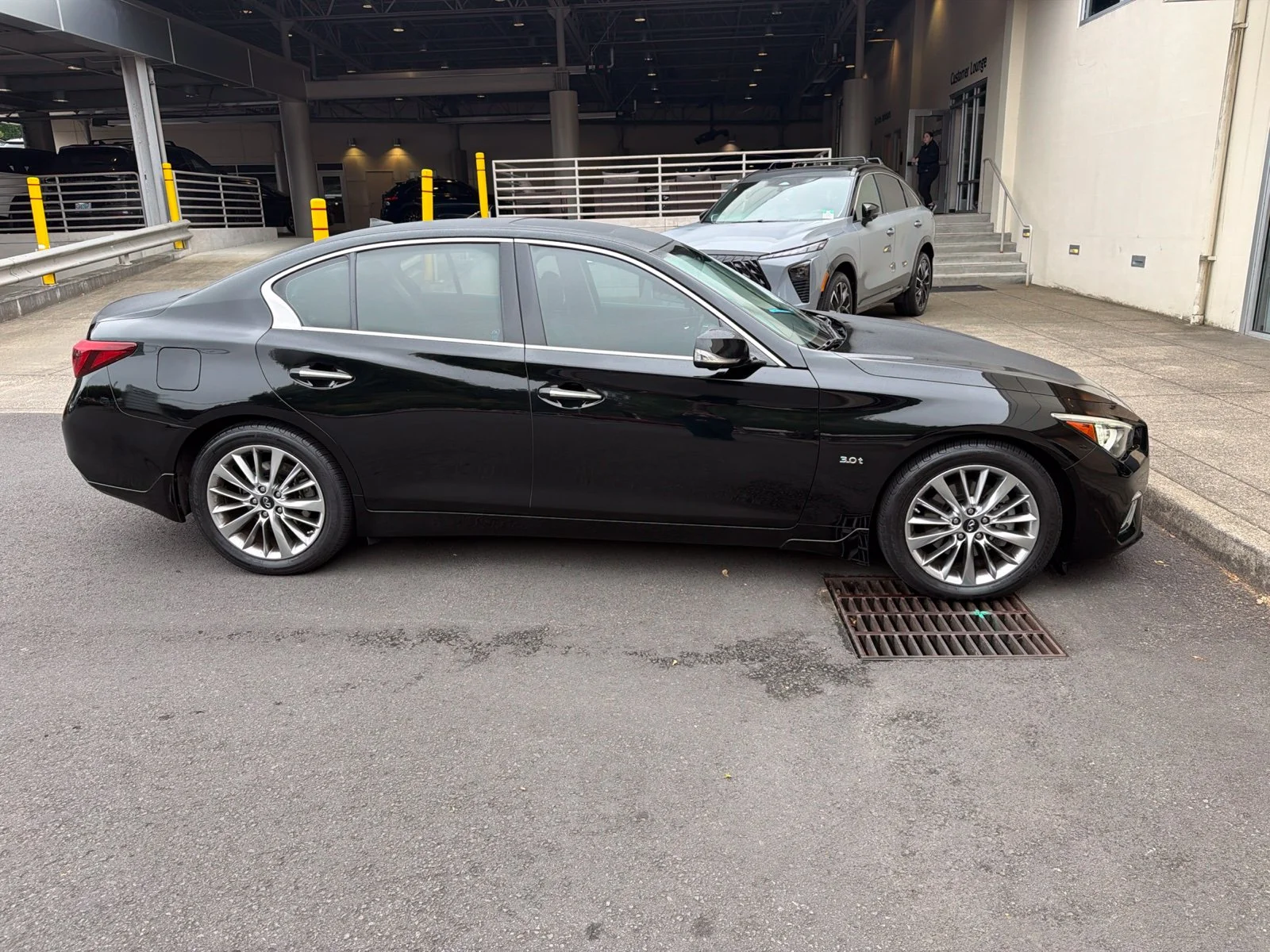 Used 2018 Black INFINITI 3.0t LUXE image 6