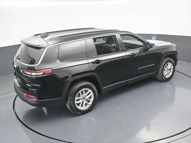 New 2026 Diamond Black Crystal Pearl-Coat Exterior Paint Jeep Laredo image 48