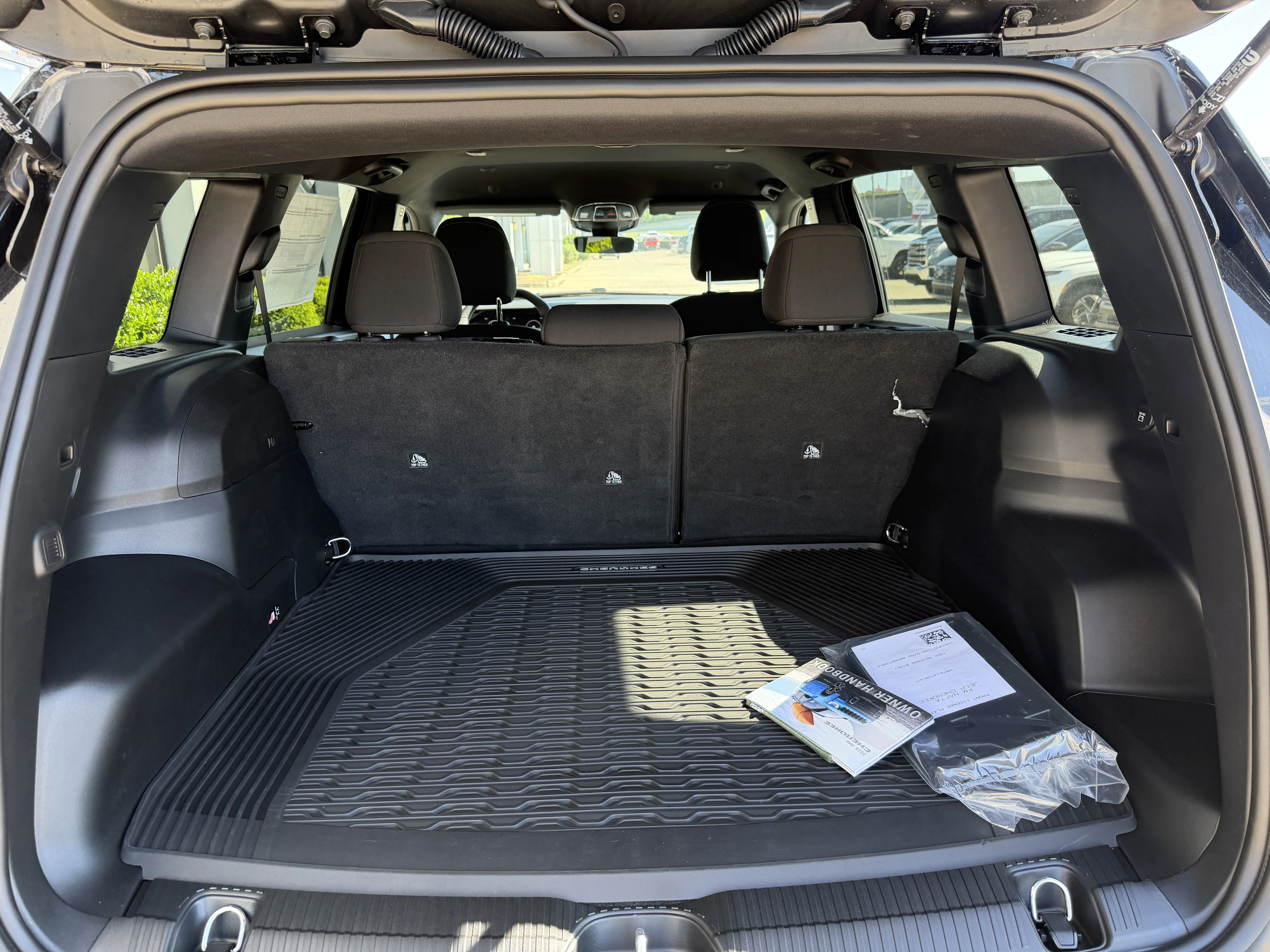 New 2026 Diamond Black Crystal Pearlcoat Jeep Laredo image 12