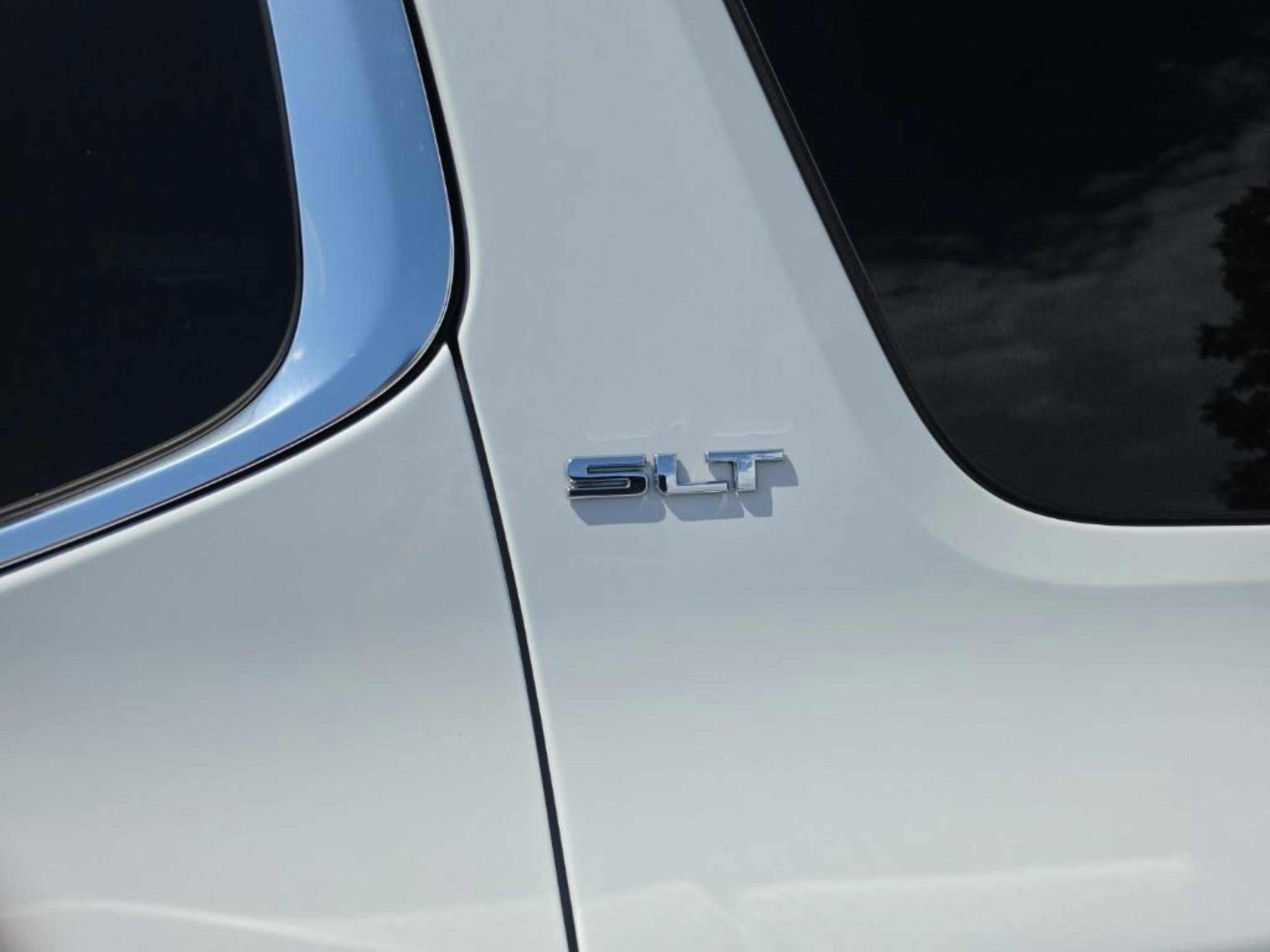 Used 2018 SUMMIT WHITE GMC SLT image 33