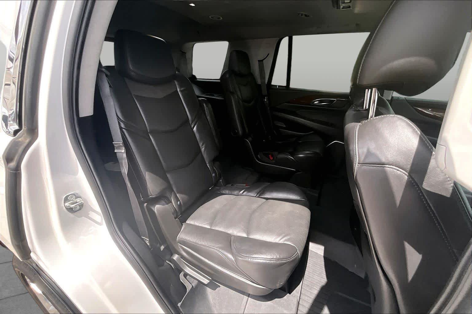 Used 2020 Crystal White Tricoat Cadillac Premium Luxury image 19