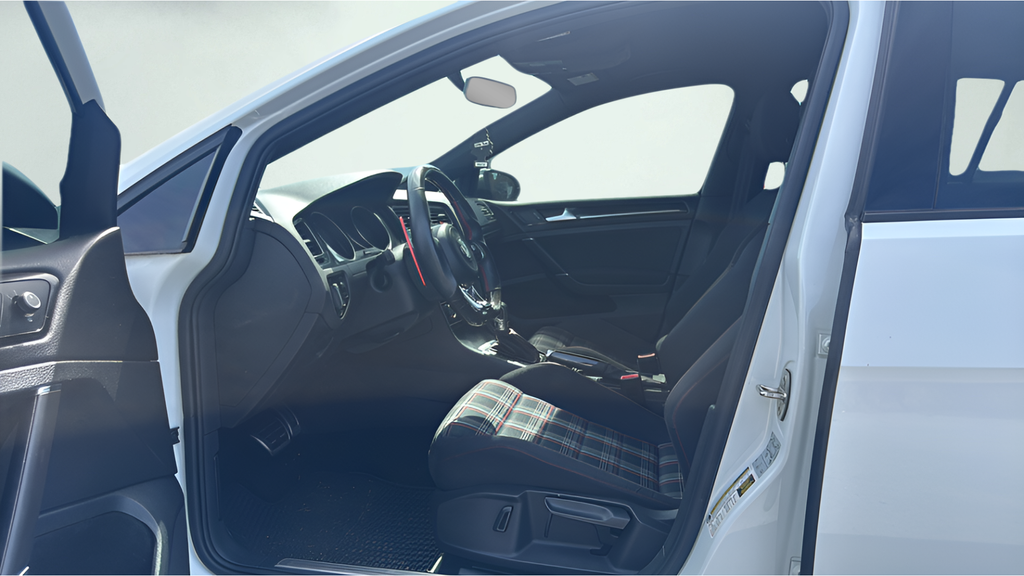 Used 2017  Volkswagen Sport image 18