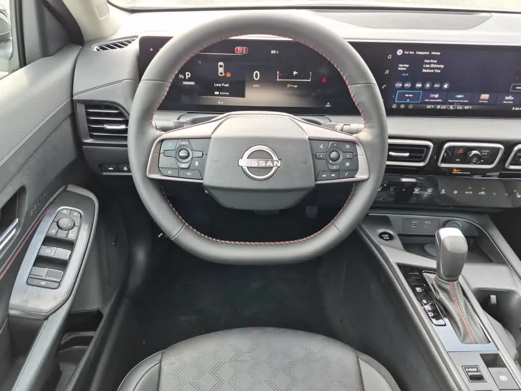 New 2027 Aspen White Tricoat/Super Black Nissan SR image 8