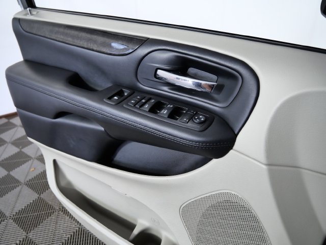 Used 2016 Silver Dodge SXT image 24