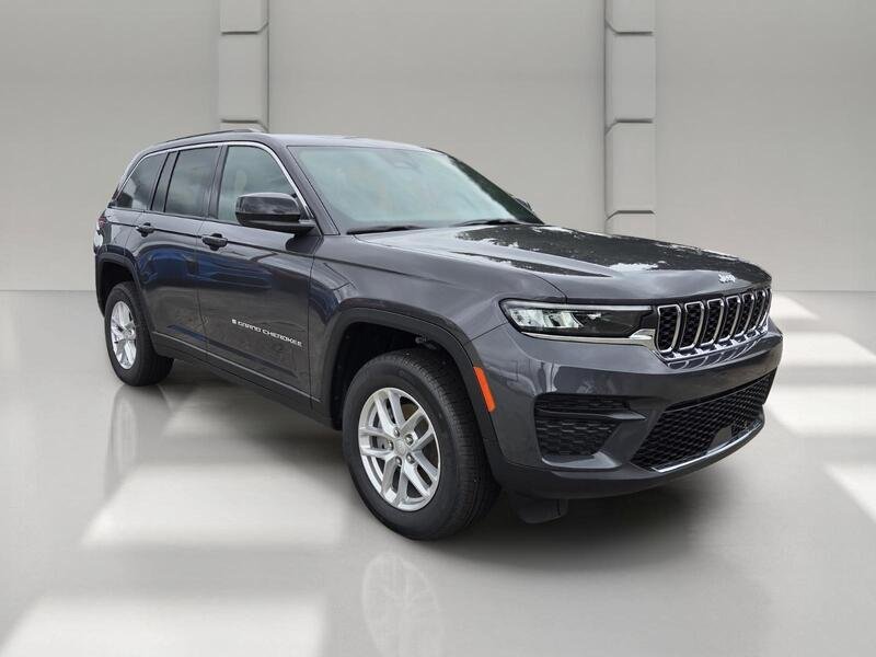 Used 2026 Baltic Gray Metallic Clearcoat JEEP LAREDO 4X4 image 7
