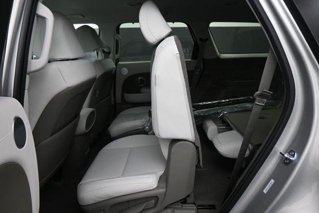 New 2026 Silver Hyundai SEL 7P image 14