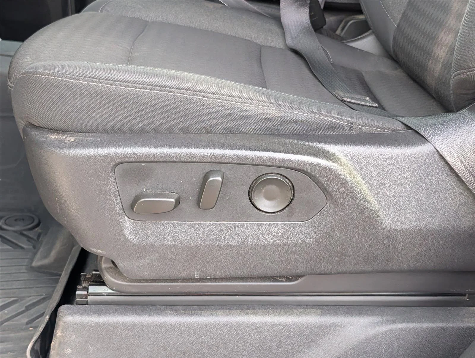 Used 2024 Summit White Chevrolet LT image 11