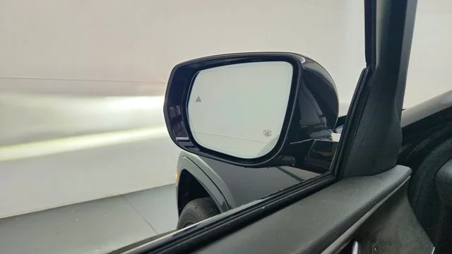 New 2026 Diamond Black Crystal Pearl-Coat Exterior Paint Jeep Limited image 20