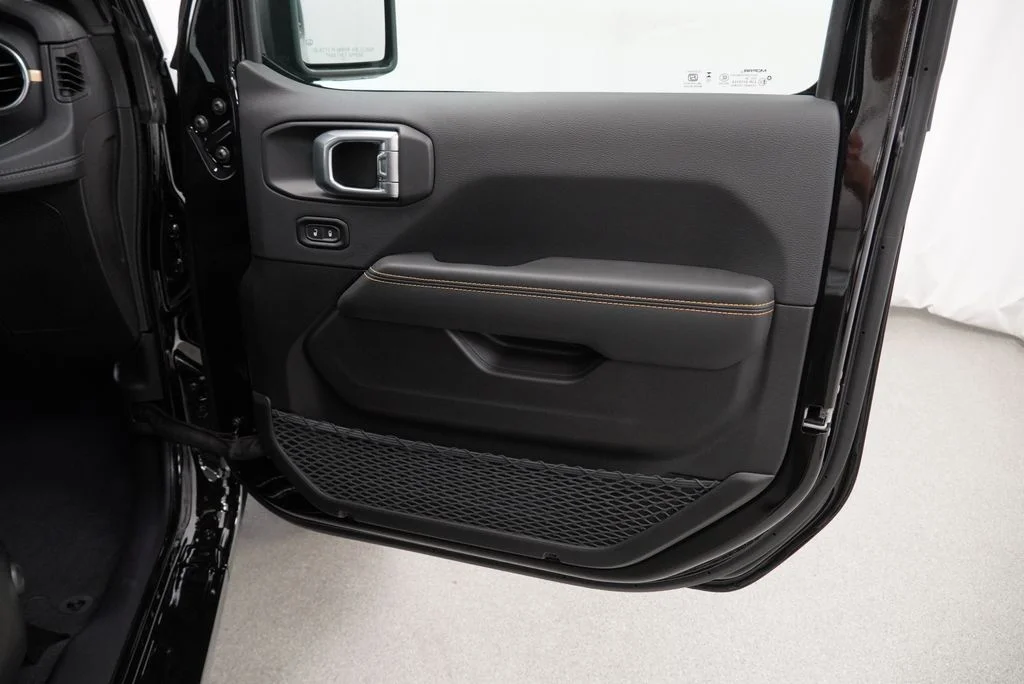 New 2026 Black Clear-Coat Exterior Paint Jeep Sahara image 33