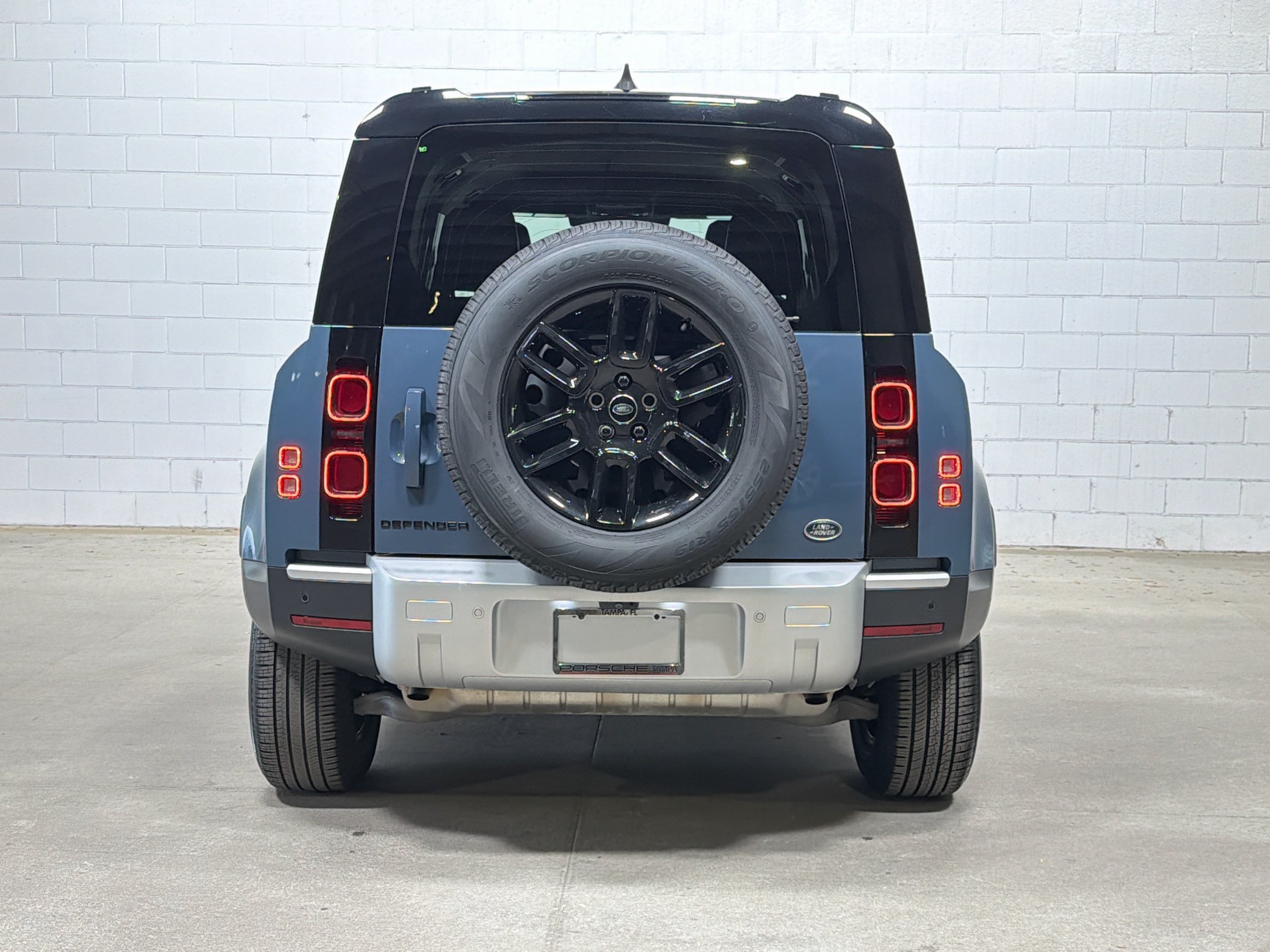 Used 2023 Tasman Blue Metallic Land Rover S image 8