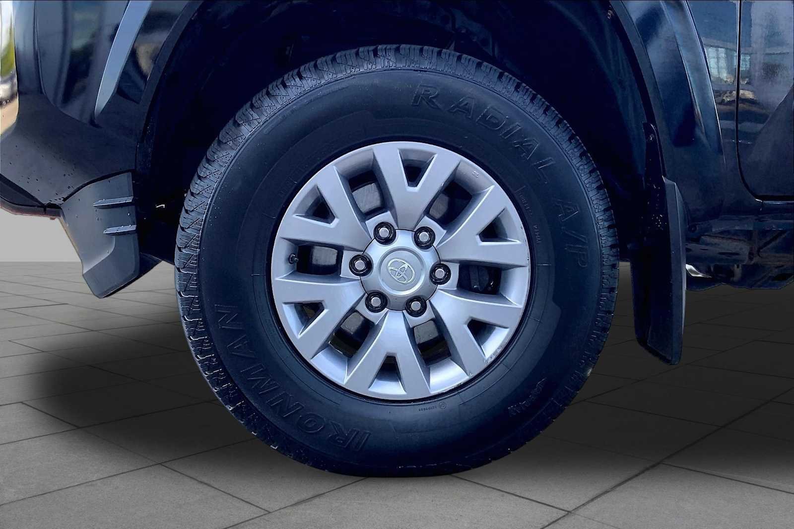 Used 2019 Midnight Black Metallic Toyota SR5 image 11