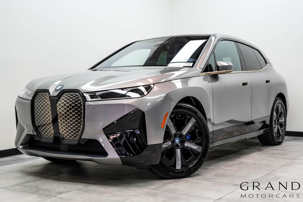 Used 2024 Gray BMW xDrive50 image 1
