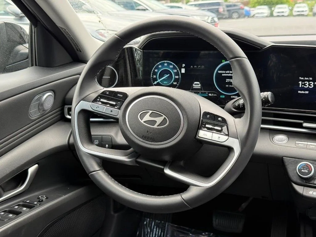 Used 2025 Black Hyundai Limited image 12