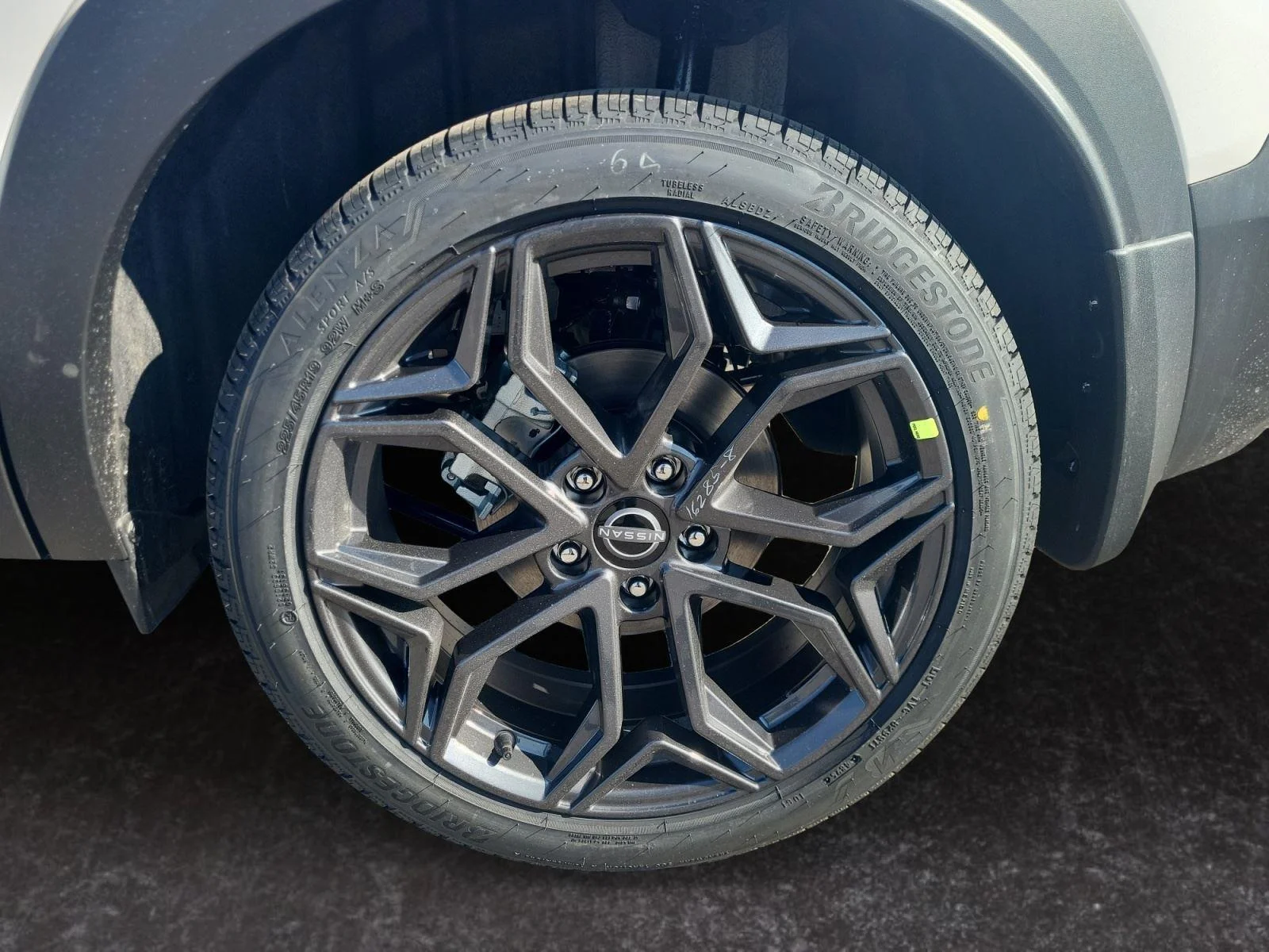 New 2026 Aspen White Tricoat/Super Black Nissan SR image 28