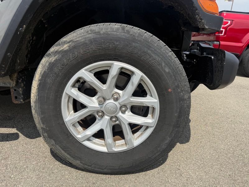 Used 2023 Gray Jeep Sport S image 11
