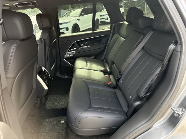 New 2027 Eiger Grey Land Rover SE image 12
