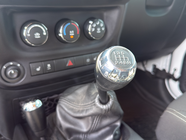 Used 2017 White Jeep Unlimited Sahara image 22