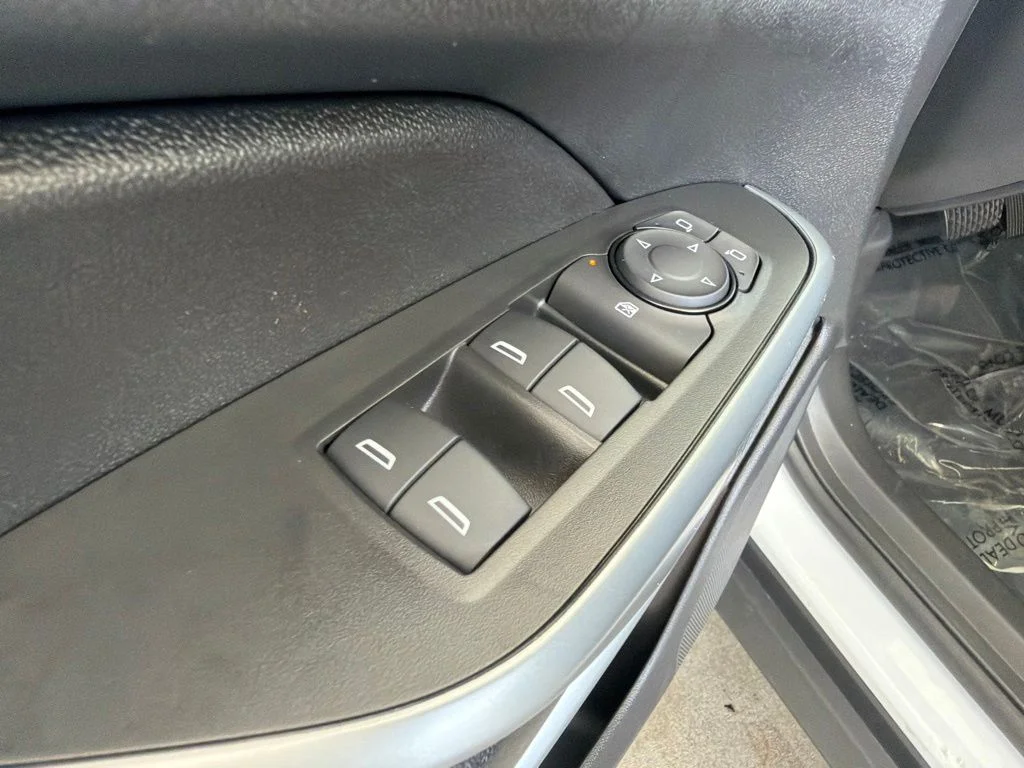 Used 2025 White Chevrolet 1RS image 37