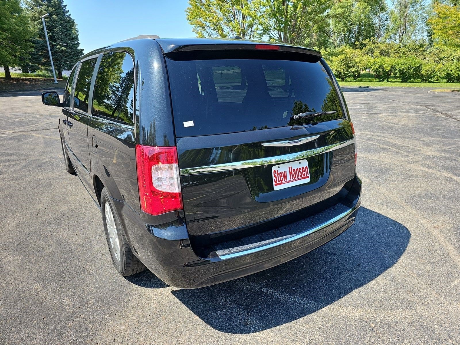 Used 2014 Brilliant Black Crystal Pearlcoat Chrysler Touring image 3