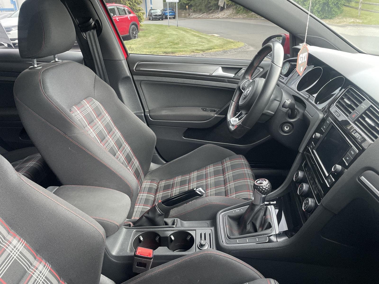Used 2020 Tornado Red Volkswagen S image 7