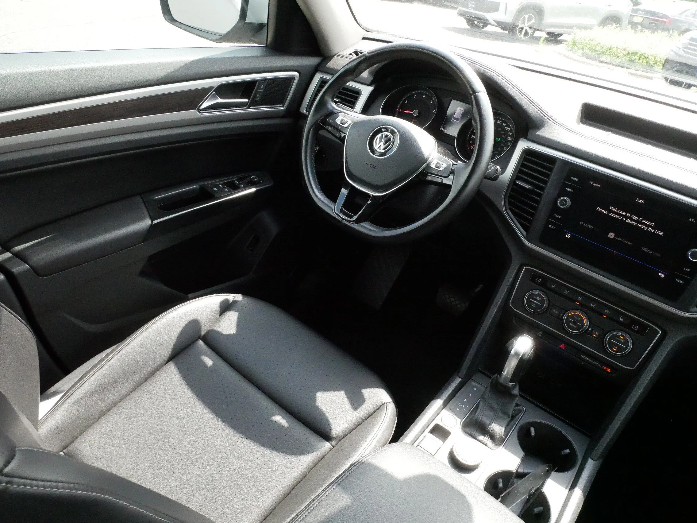 Used 2019 Reflex Silver Metallic Volkswagen 3.6L V6 SE w/Technology image 9