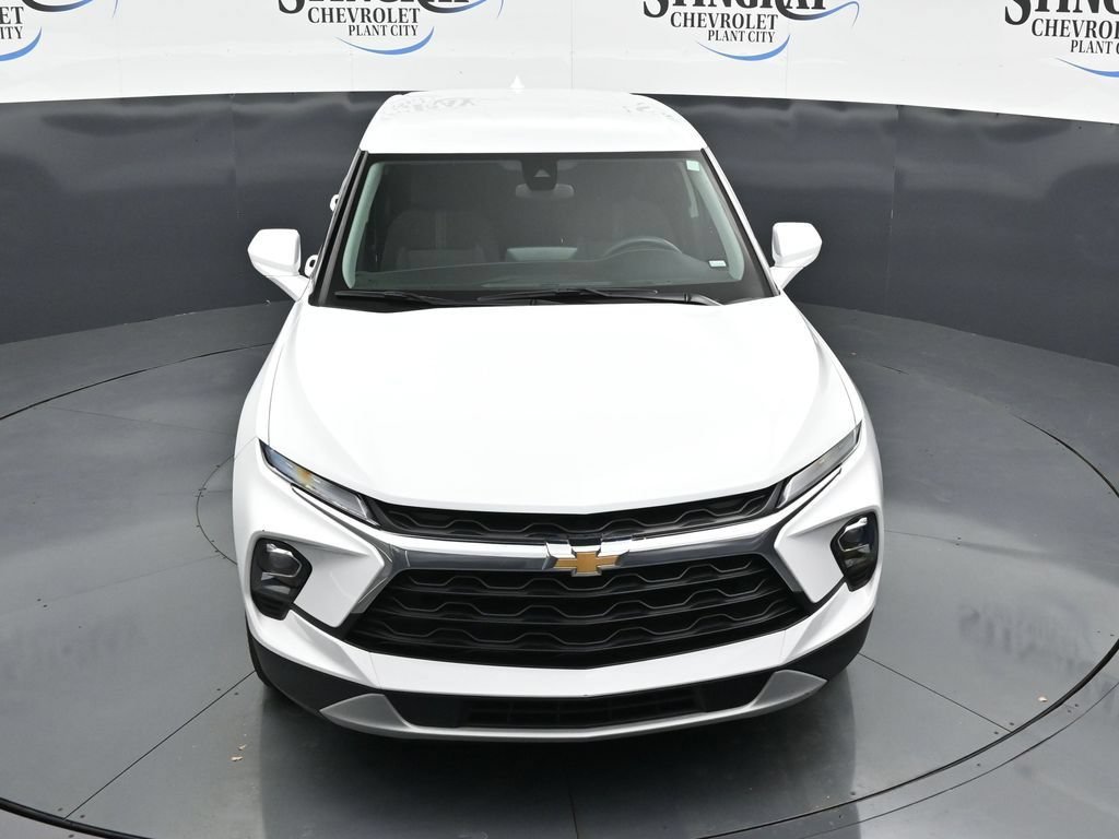 Used 2025 Summit White Chevrolet 2LT image 22