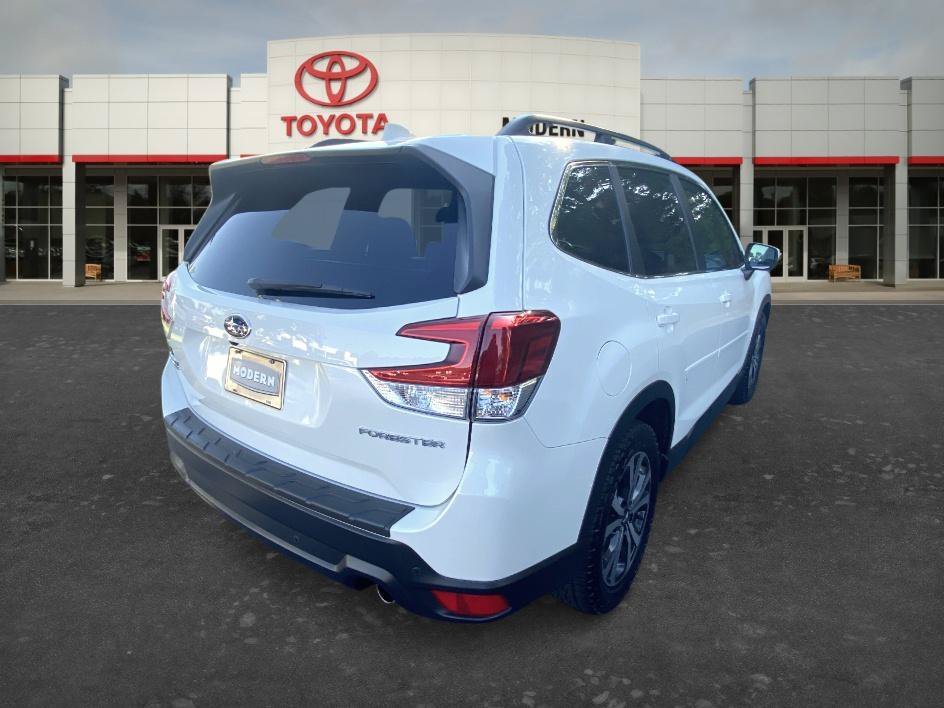 Used 2022 Crystal White Pearl Subaru Limited image 5