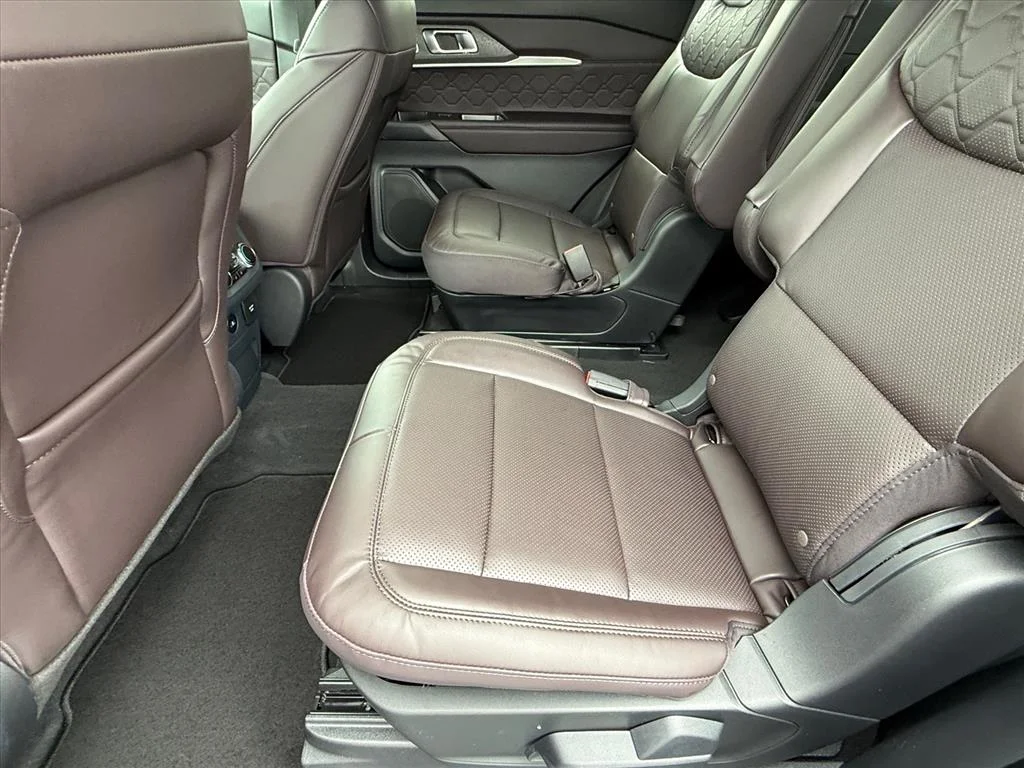 New 2026 Rapid Red Metallic Tinted Clearcoat Ford Platinum™ image 6