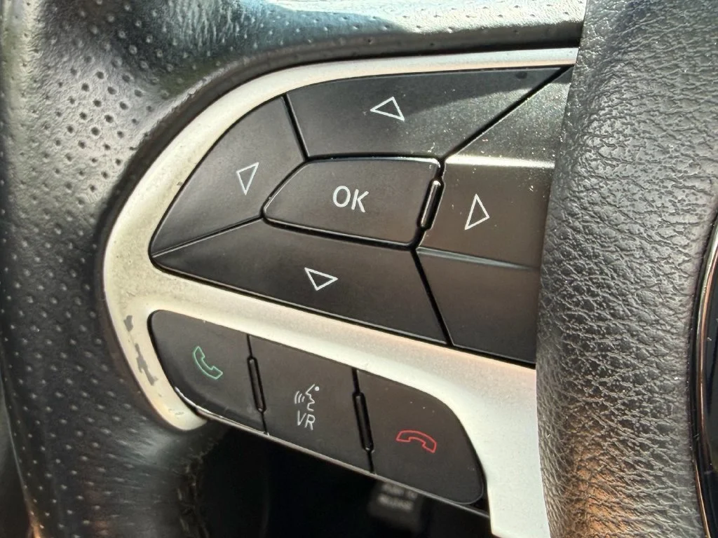 Used 2014 Black Dodge SXT image 30