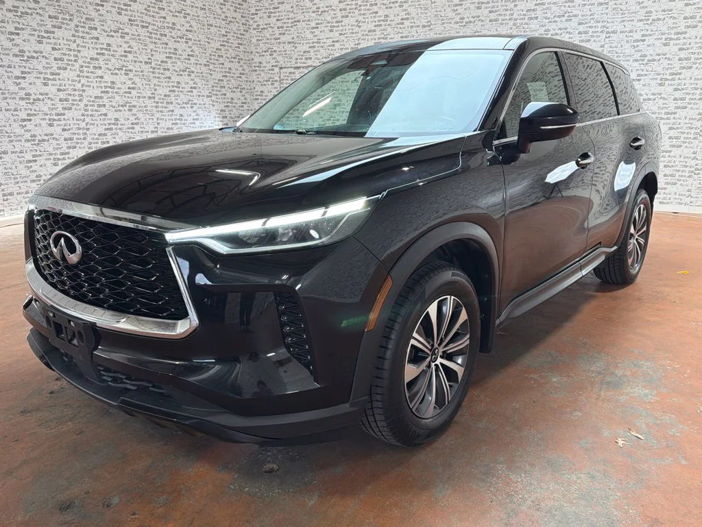 Used 2024 Mineral Black INFINITI PURE image 3
