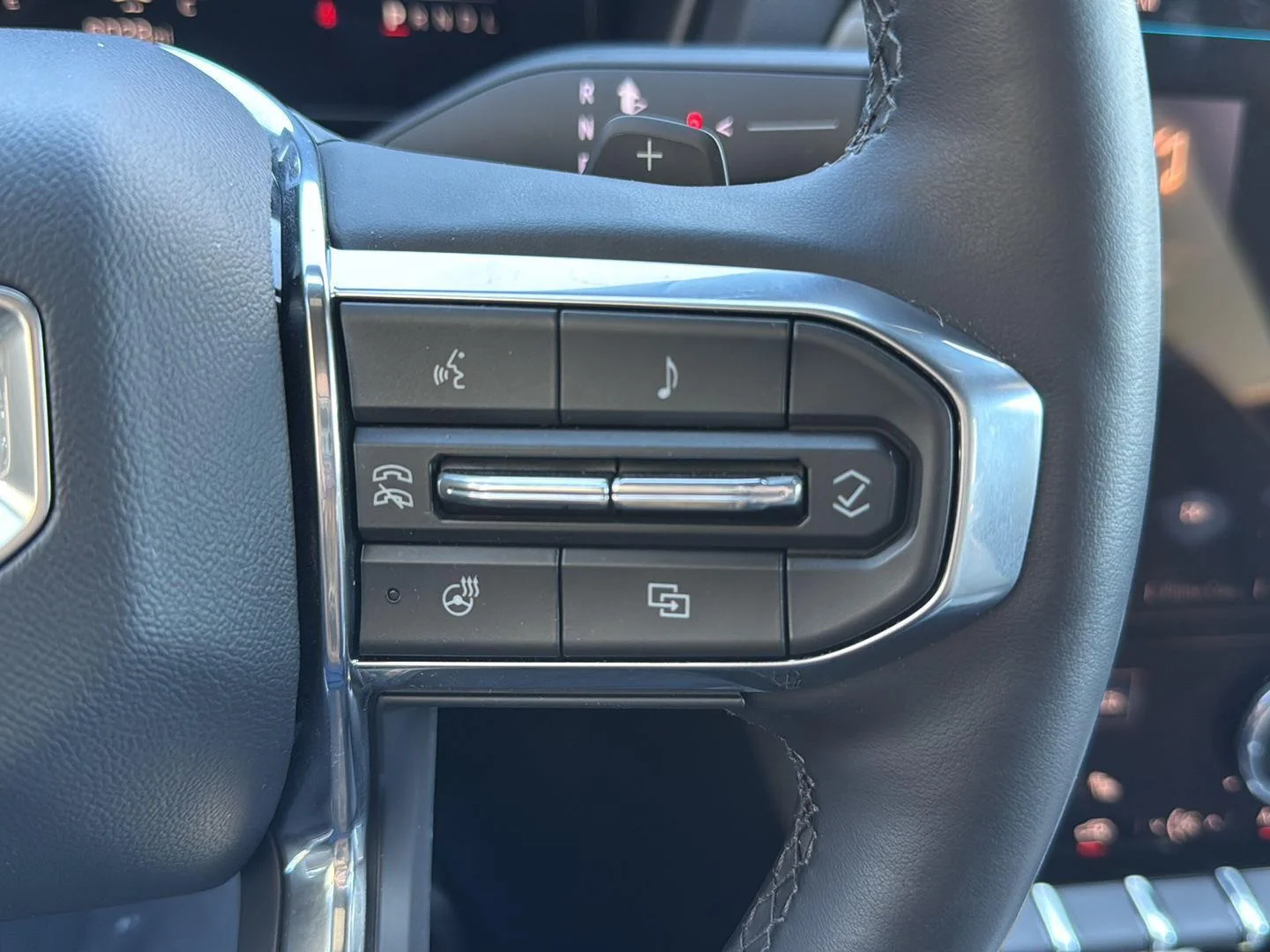 Used 2026 Riverstone Metallic GMC FWD Elevation image 32