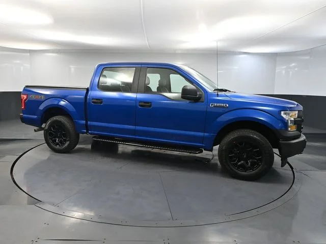 Used 2017 Blue Ford XL image 4