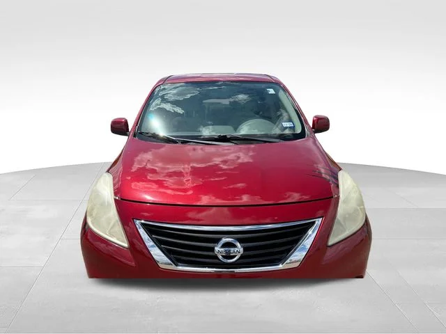 Used 2014 Red Nissan 1.6 SL image 2