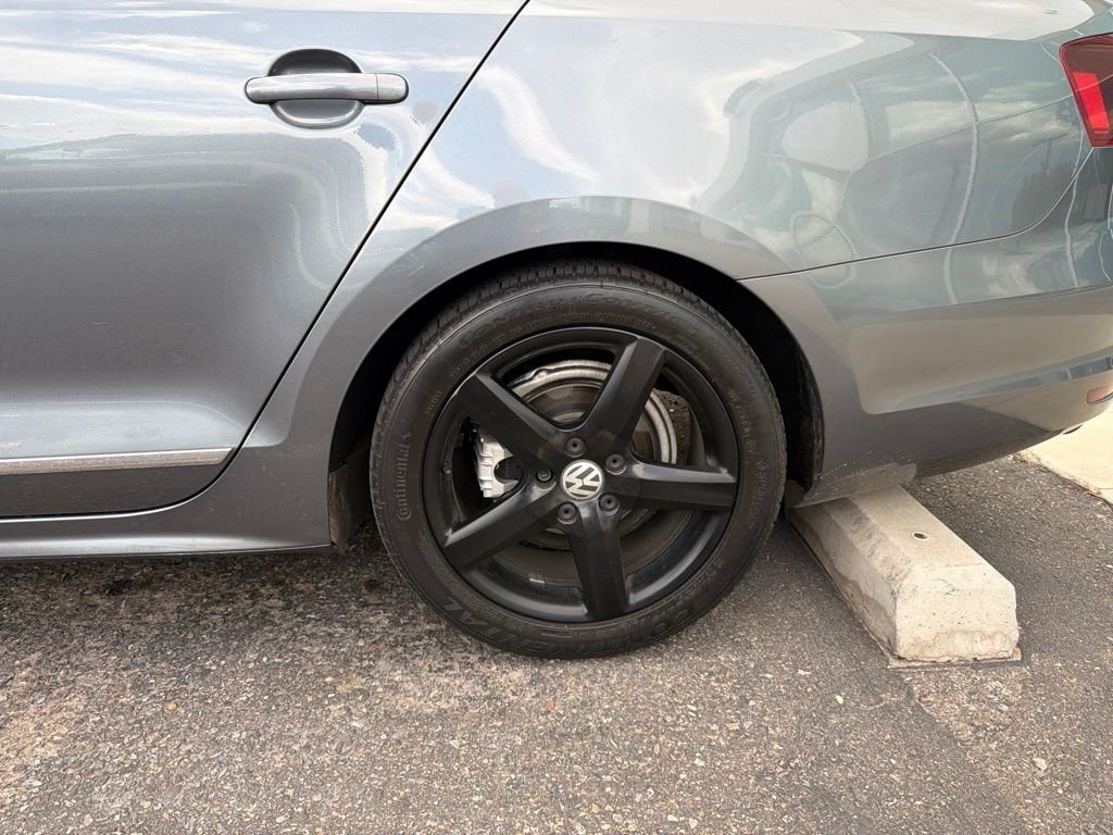 Used 2017  Volkswagen 1.8T SEL image 7
