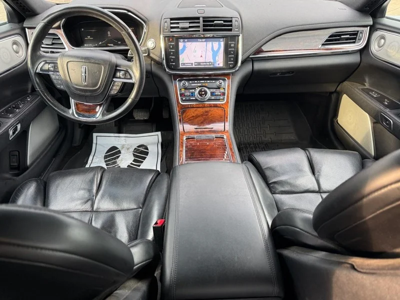 Used 2020 Infinite Black Lincoln Reserve AWD image 11