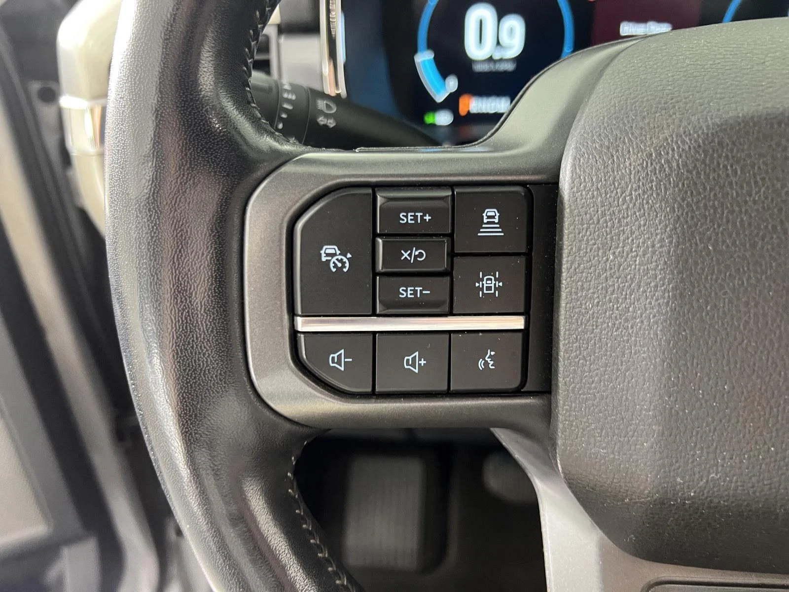 Used 2022 Iconic Silver Ford LARIAT image 14