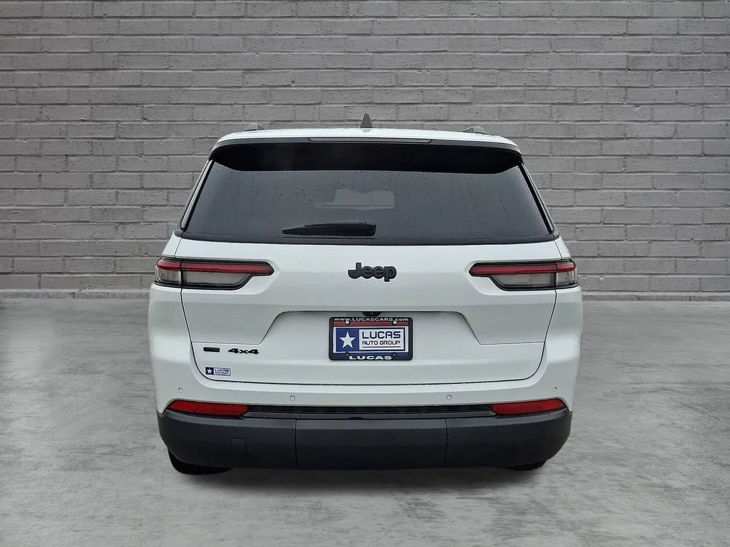 Used 2023 Bright White Clearcoat Jeep Altitude image 10