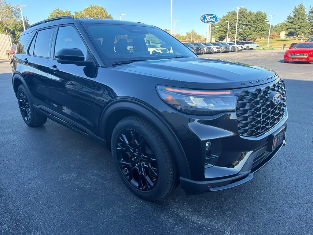 New 2027 Agate Black Metallic Ford ST image 6