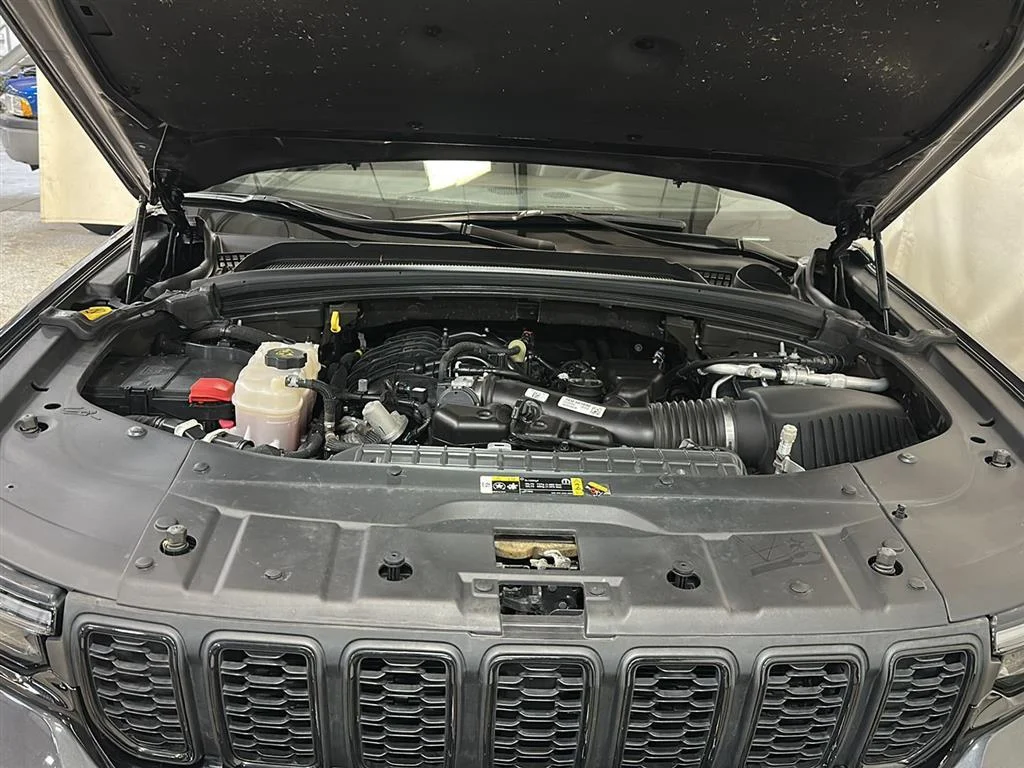 Used 2023 Baltic Gray Metallic Clearcoat Jeep Altitude 4x4 image 12