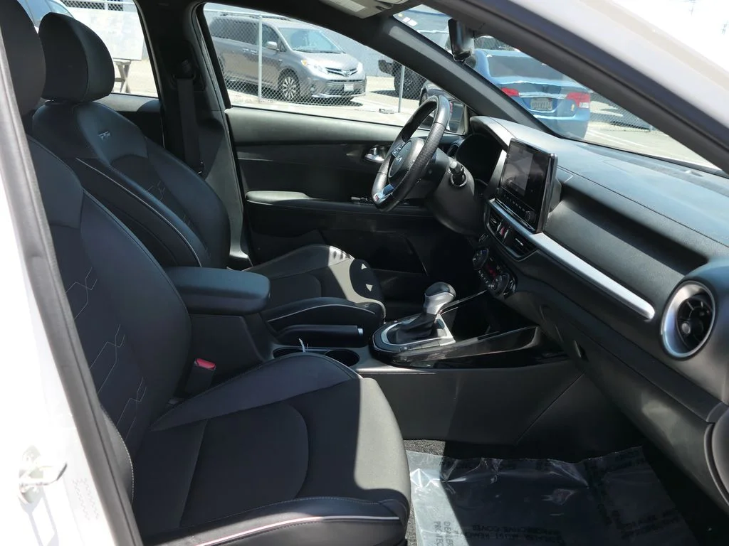 Used 2023 Snow White Pearl Kia GT-Line image 25