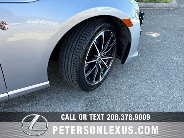Used 2018 Gray Toyota Base image 9