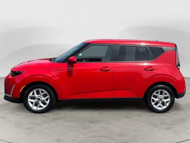 Used 2023 Inferno Red Kia LX image 2