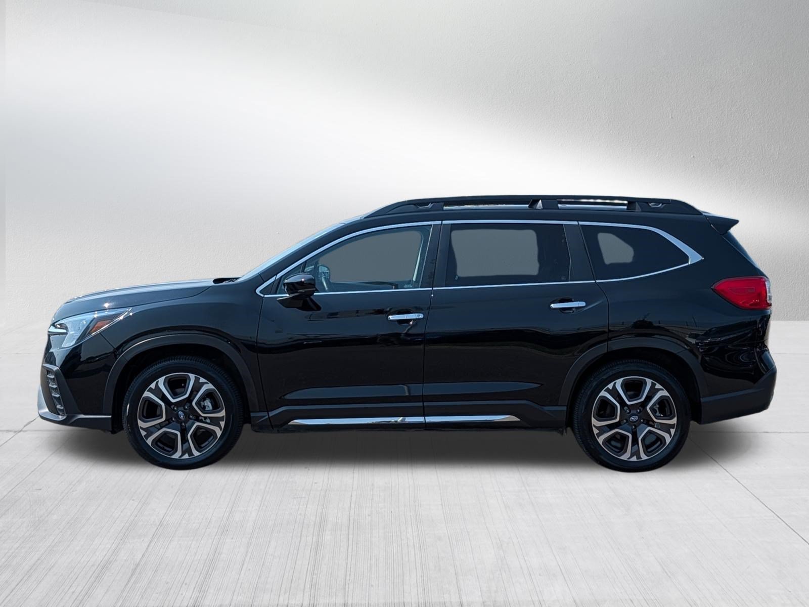 Used 2025 Crystal Black Silica Subaru Touring image 4