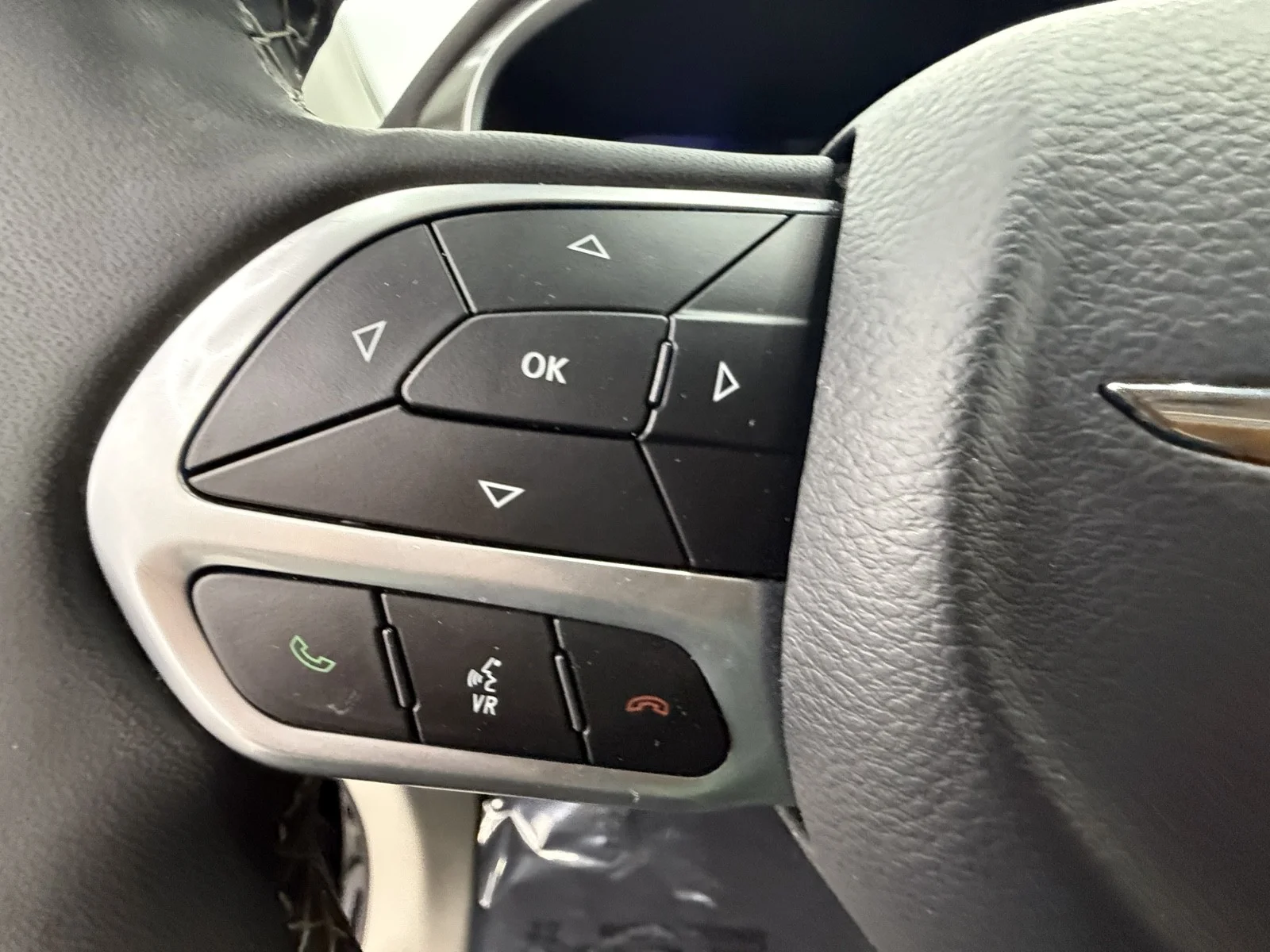 Used 2024 Diamond Black Crystal Pearlcoat Chrysler Touring L image 18